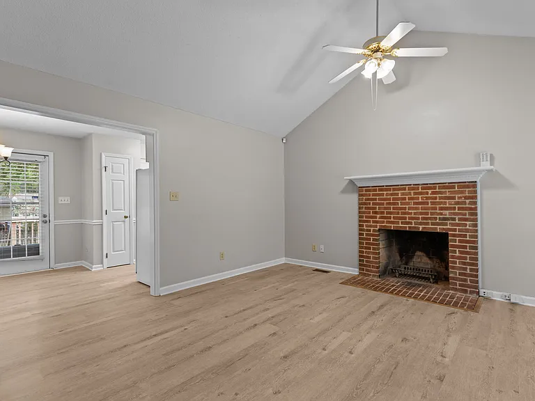 4504 Liverpool Ln — Photo 14