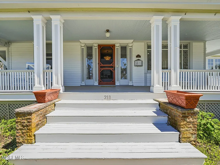 211 Cedar Ave — Photo 6