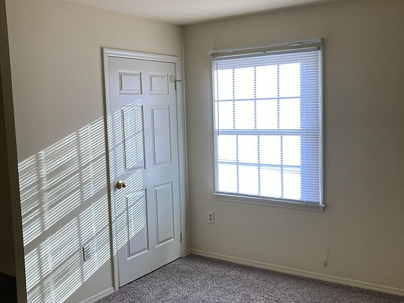 2nd image of 534 Pangborn Blvd #F