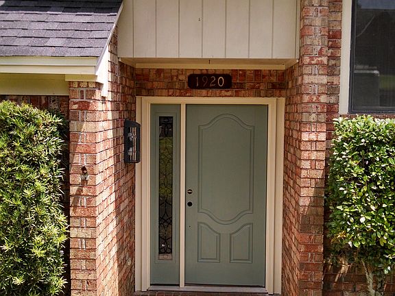 2nd image of 1920 Magnolia Ave