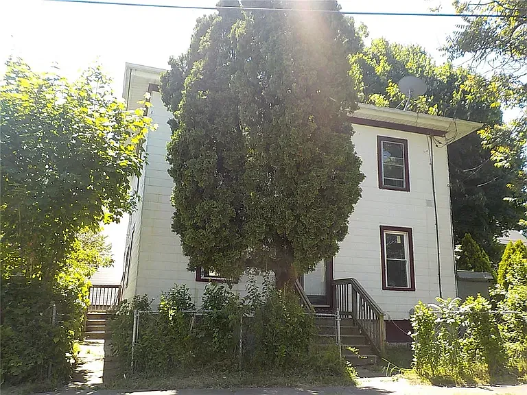 2 bed, 1000 sqft, $1,100 — Photo 2