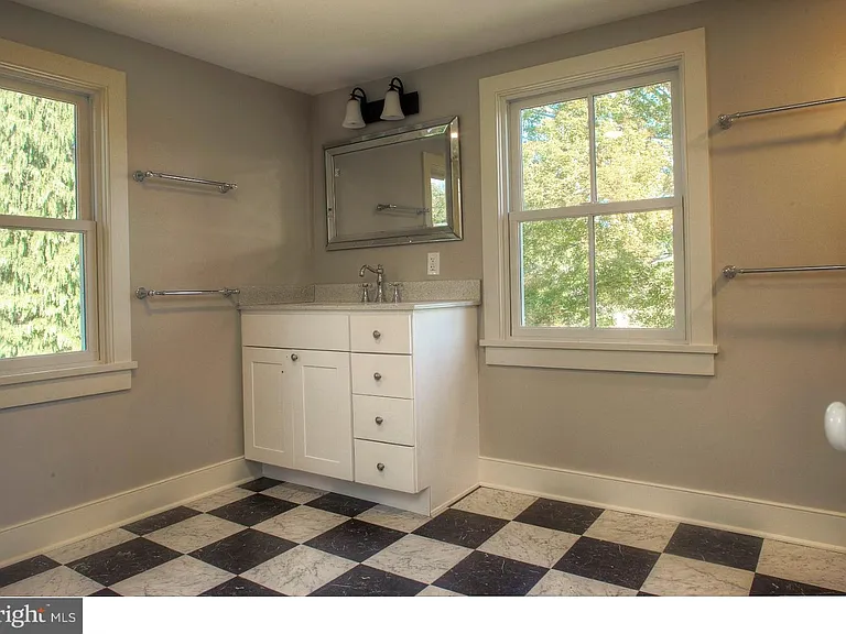5253 Upper Mountain Rd — Photo 17