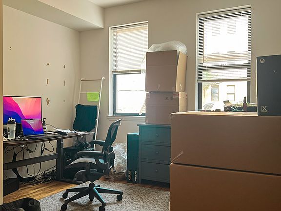 5th image of 207 Montrose Ave APT 2