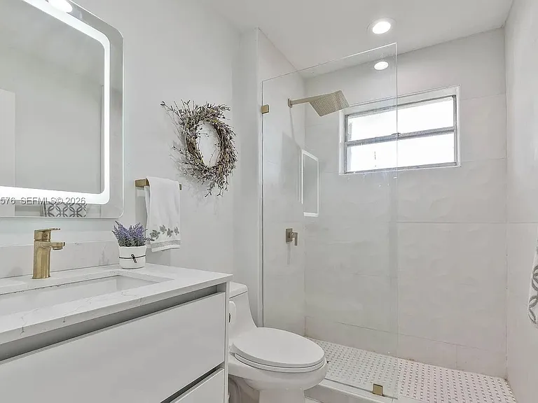518 Woodgate Cir — Photo 16