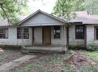26 Gulf Camp Cir, Lumberton, MS 39455