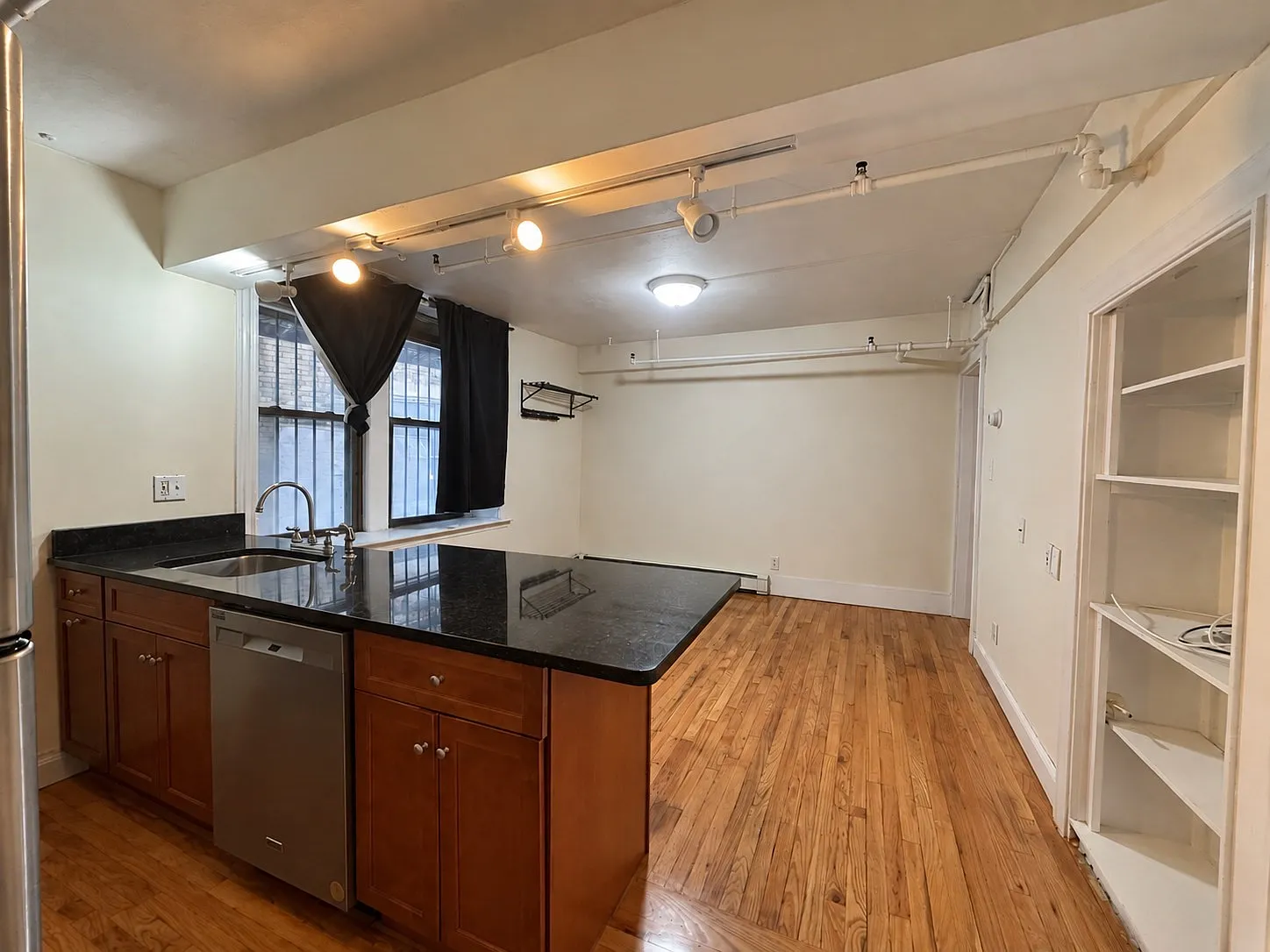 2 bed, 1.0 bath, 583 sqft, $2,750 — Photo 3