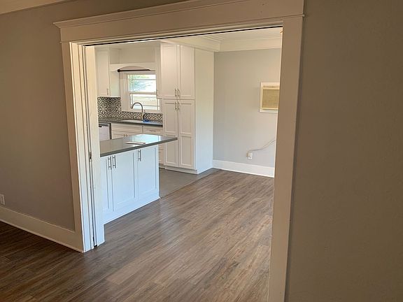3rd image of 2818 Silver St