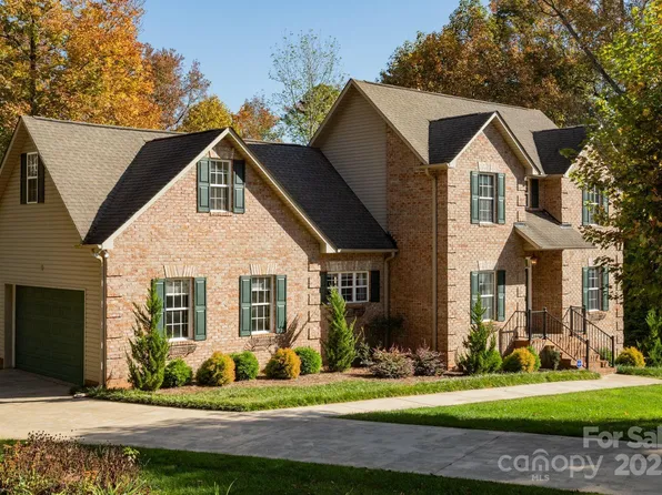 2101 Congress Ct, Kannapolis, NC 28083