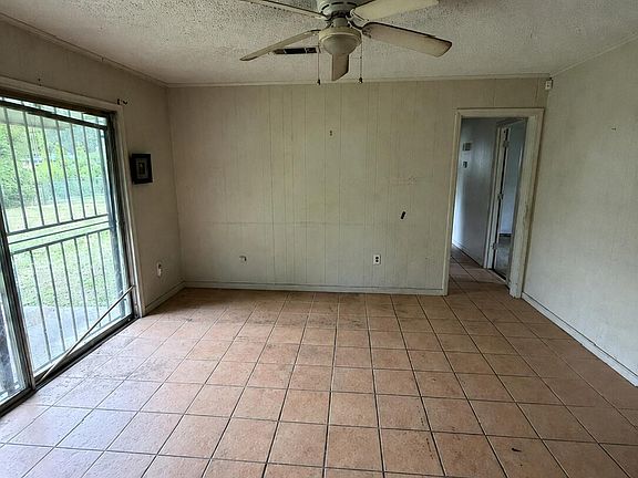 3rd image of 3850 John F Kennedy Blvd
