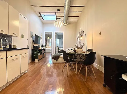 Living room, photo 2