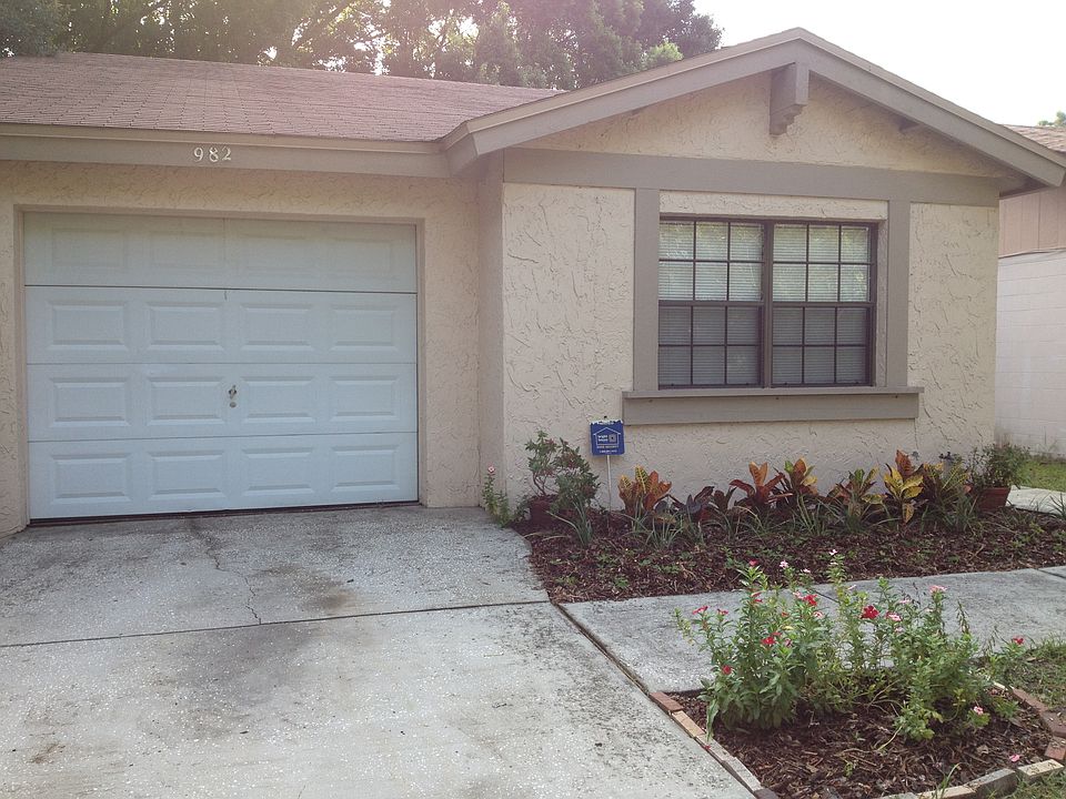 1st image of 982 Buttercup Dr
