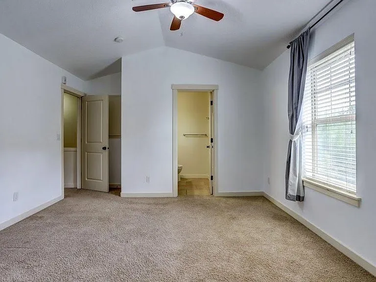 783 NE Adwick Dr — Photo 12