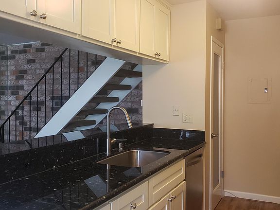 3rd image of 4797 Clydelle Ave APT 2