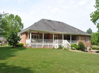 1935 Dunmore Ln, Clemmons, NC 27012