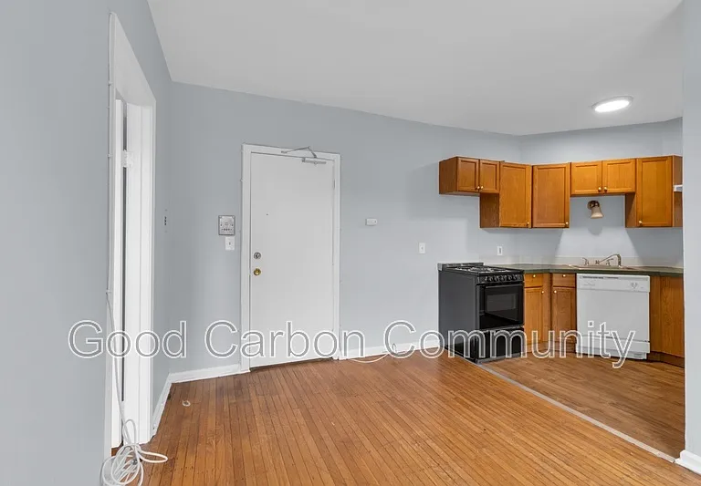131 Allen St #2 — Photo 5