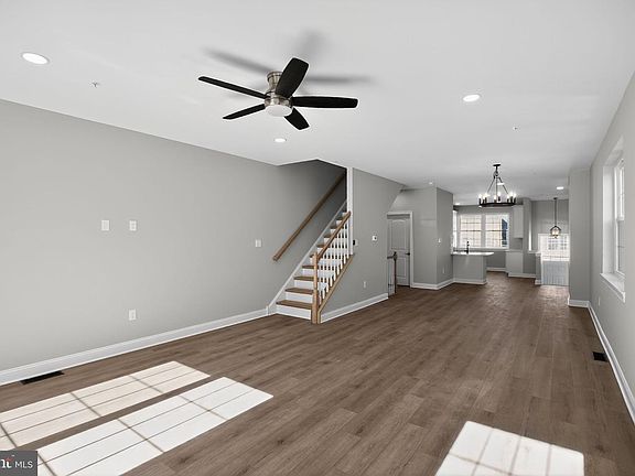 4th image of 530 Grove St