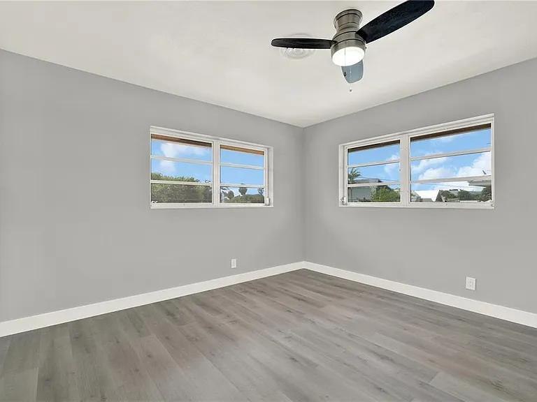 2864 NE 32nd St #7 — Photo 13