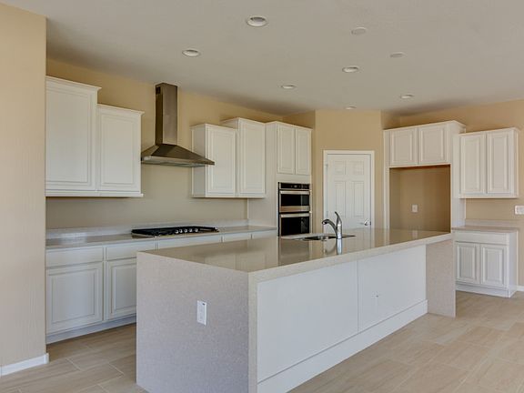 Beautiful Bright Kitchen