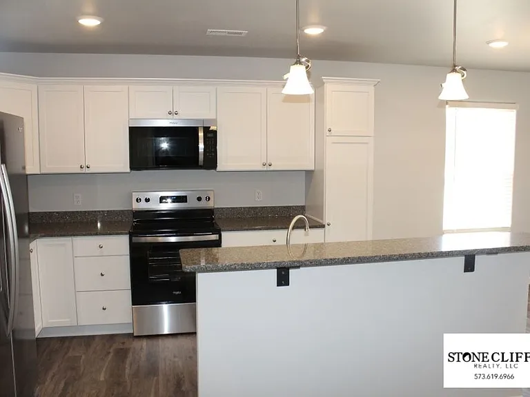 518 Kinleigh Dr — Photo 6