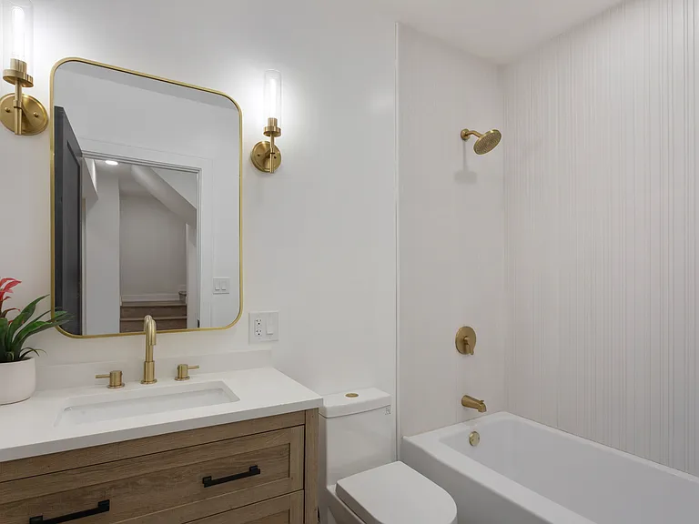 2456 W Huron St — Photo 22