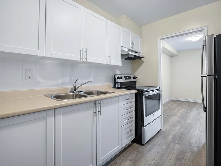 8325 Riverside Dr E — Photo 11