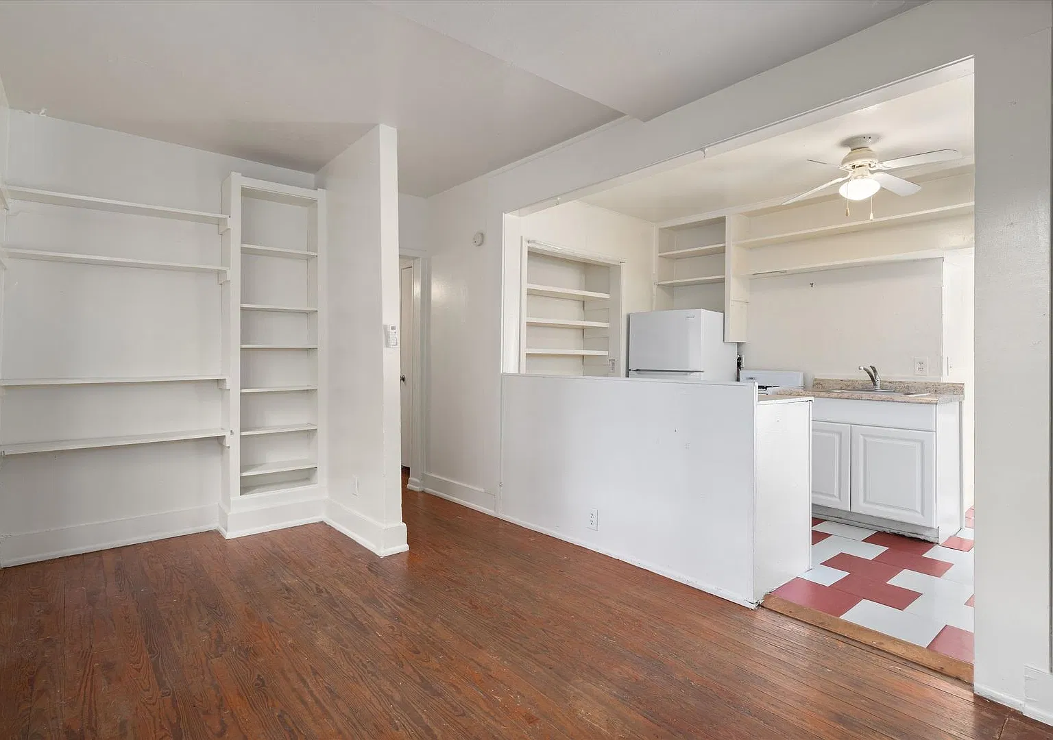 3404 1/2 Grooms St — Photo 4