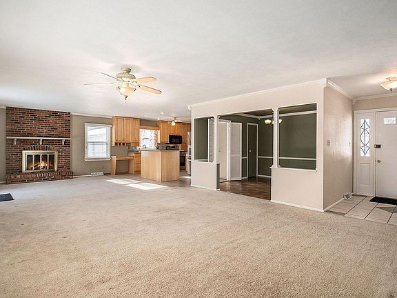 4th image of 1520 E Lake Dr W