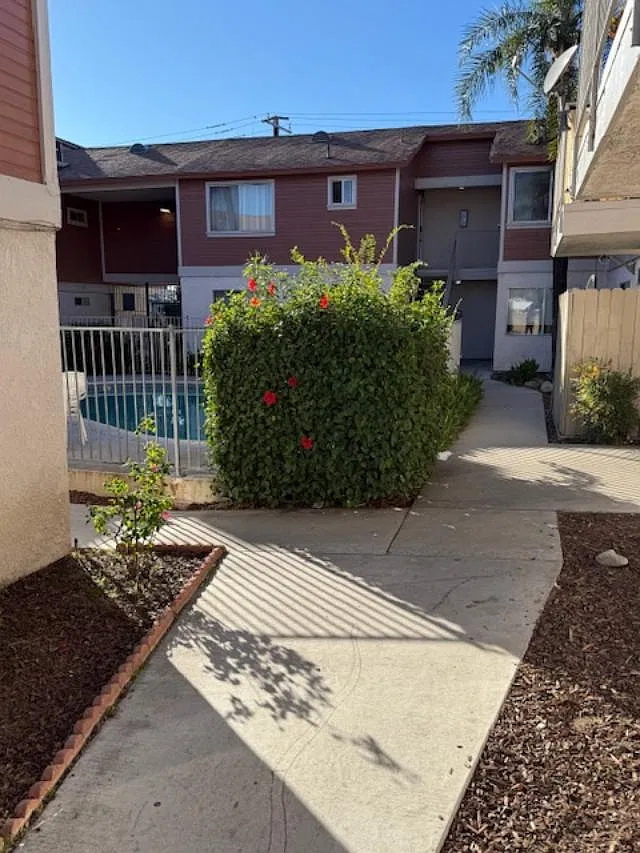2 bed, 588 sqft, $1,650 — Photo 2