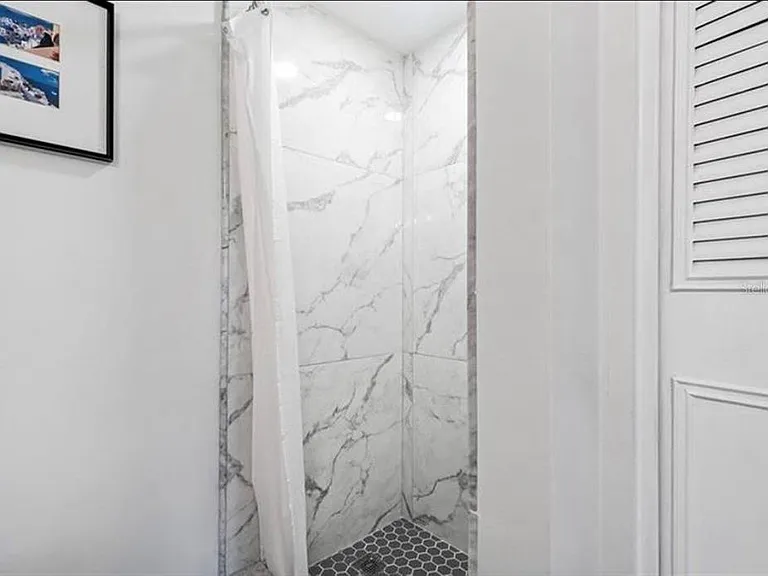 250 NE 20th St #3030 — Photo 11