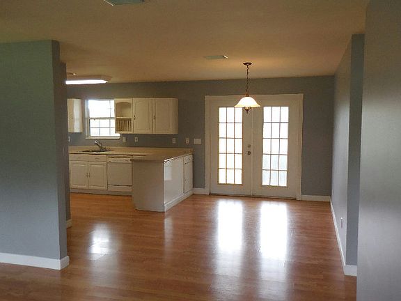 4th image of 3244 143rd Cres NW