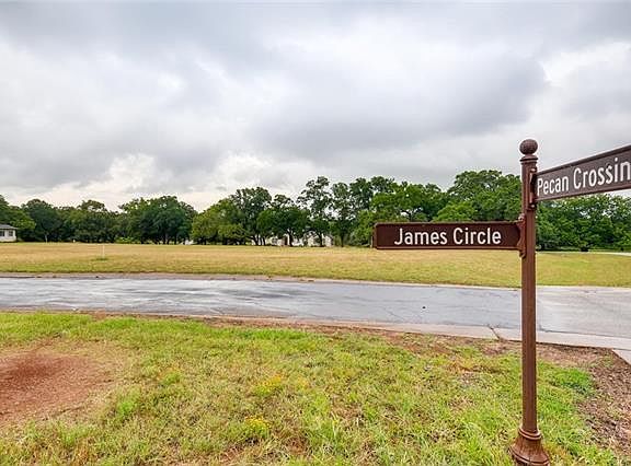3rd image of 102 James Cir
