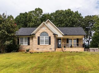 1433 Fall Leaves Ct, Graham, NC 27253
