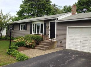 38 Fieldstone Rd, Warwick, RI 02886