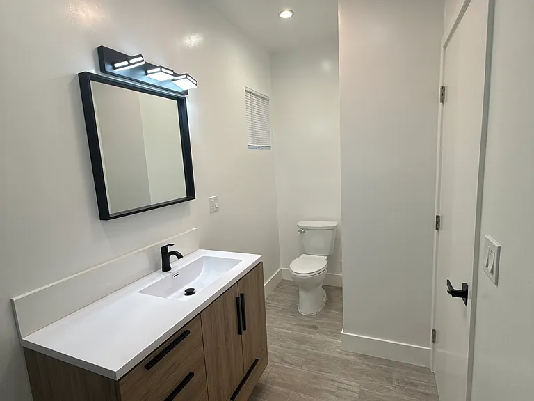 22361 Roscoe Blvd — Photo 7
