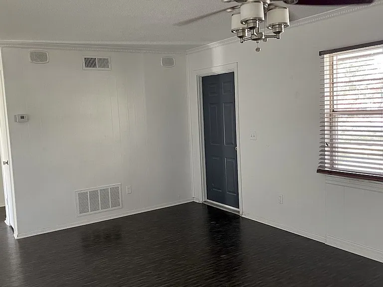 660 Jasmine Rd — Photo 2