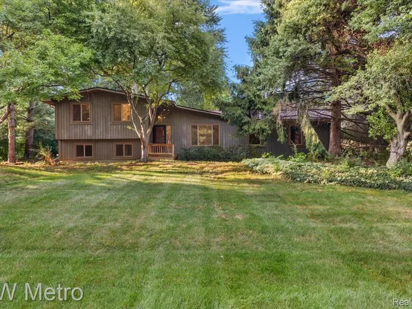 2804 Rhineberry Rd, Rochester Hills, MI 48309
