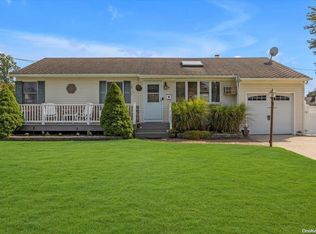16 Shay Dr, Kings Park, NY 11754