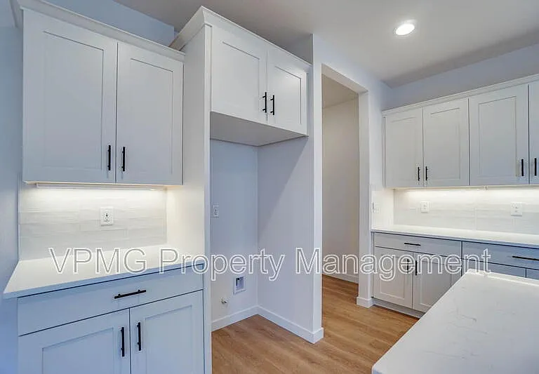 1605 NE 180th Ave — Photo 9