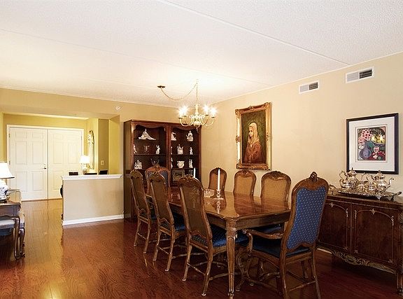 3rd image of 435 William St Unit 303