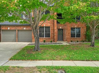 404 Shade Tree Cir, Hurst, TX 76054