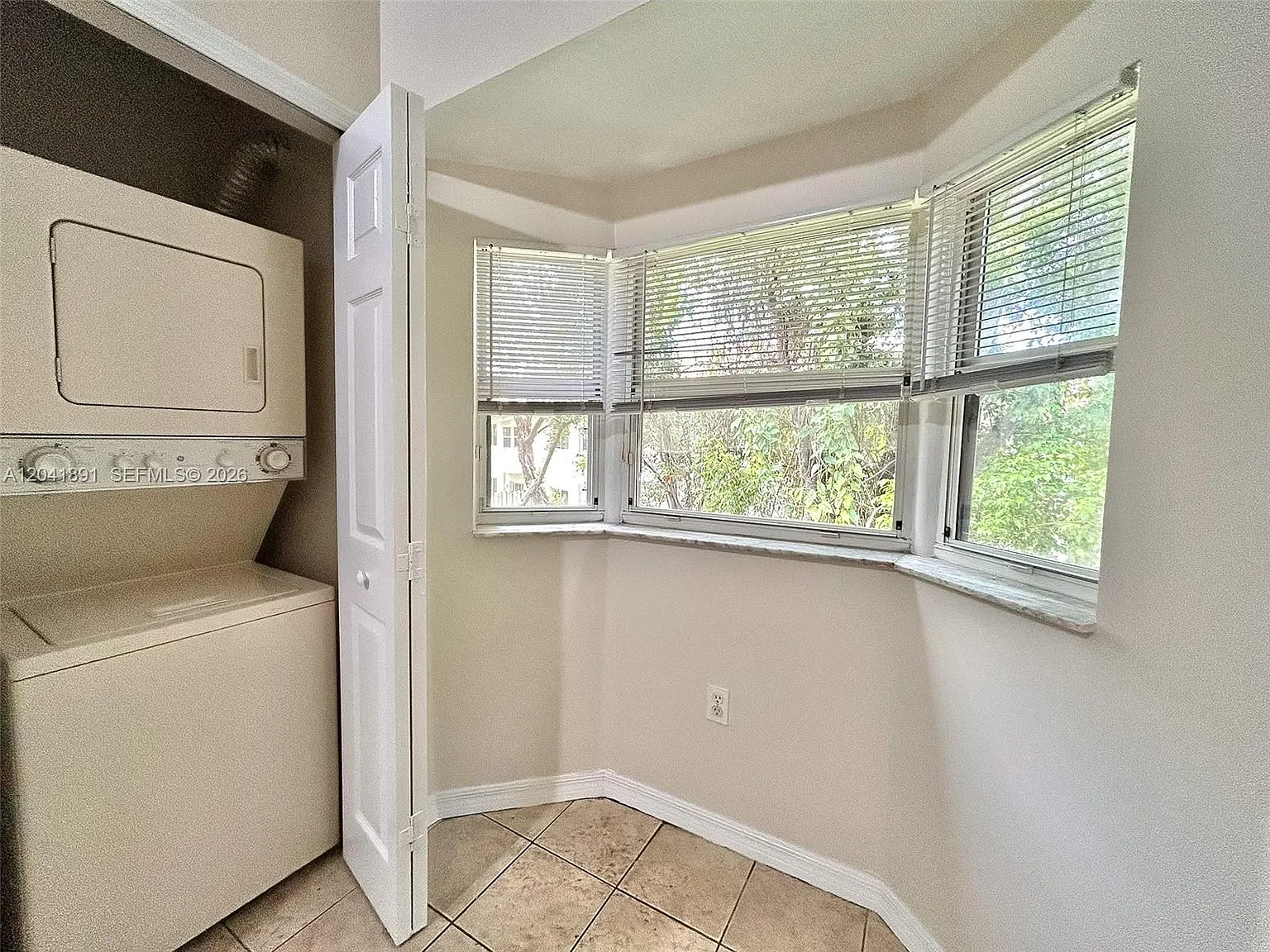 Venetia Gardens Condo — Photo 3
