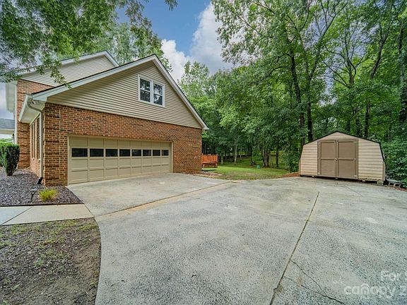 3rd image of 505 Cottonfield Cir