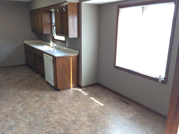 Dining/kitchen