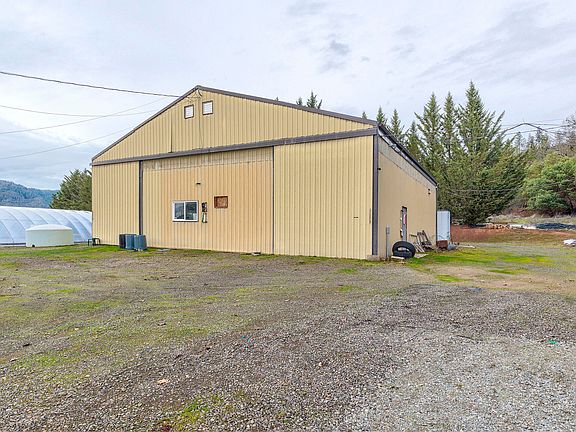 5th image of 284 Crossway Dr