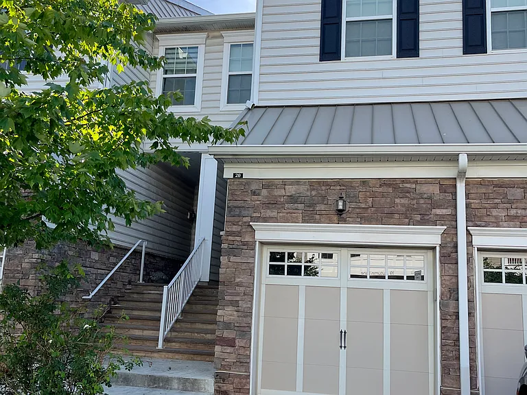 20 Autumn Ln — Photo 1