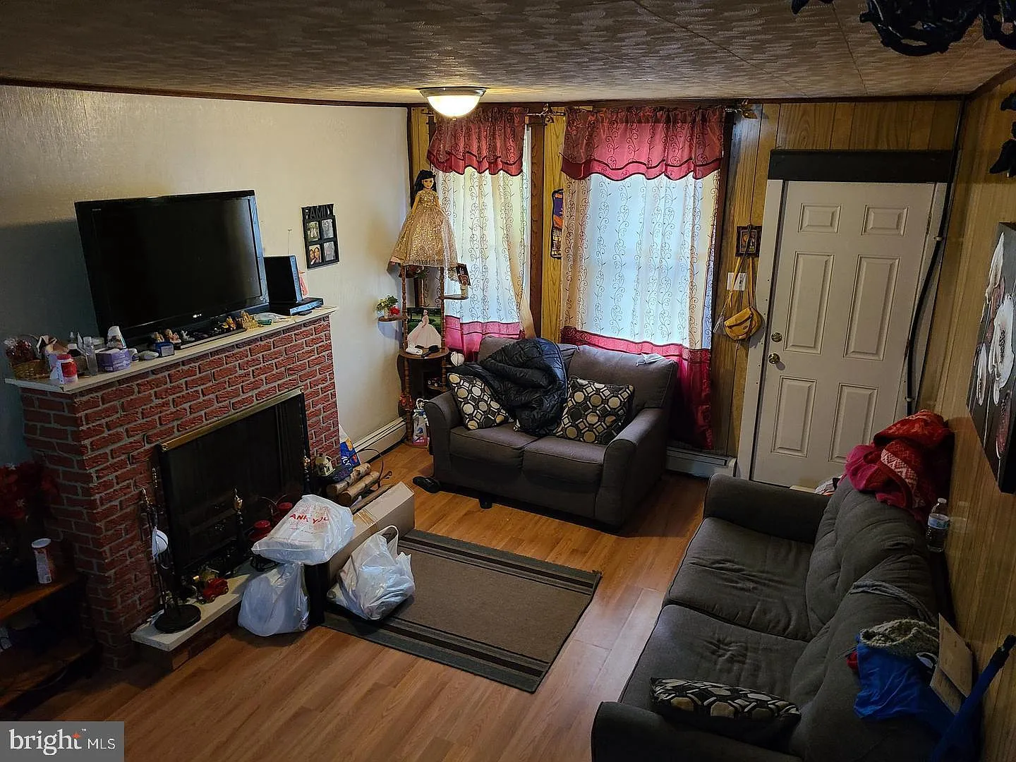 3 bed, 1.0 bath, 1098 sqft, $1,650 — Photo 3