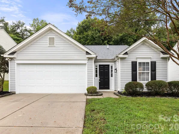 1940 Waters Trail Dr, Charlotte, NC 28216