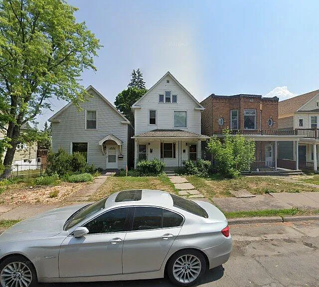 1112 E 5th St — Photo 14