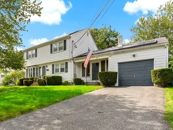 53 Brushwood Dr, Somerset, MA 02726