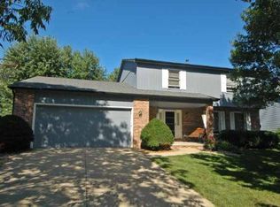 2011 Hidden Lake Rd, Bloomington, IL 61704